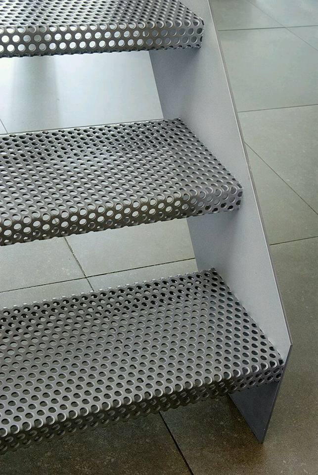 LAMINA PERFORADA BARRENOS REDONDOS ESCALONES