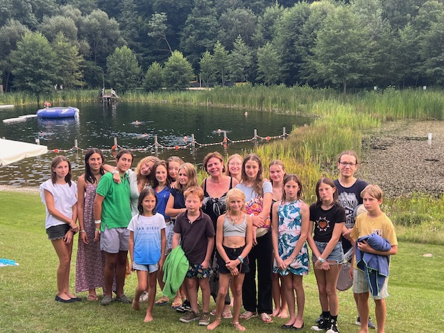 Die ganze Baderunde müde vom Schwimmen und Plantschen. 