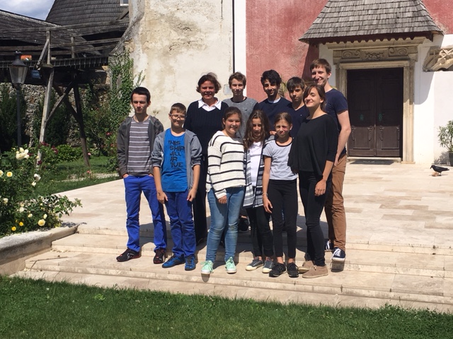 Gruppenfoto vor der Schlosskapelle.