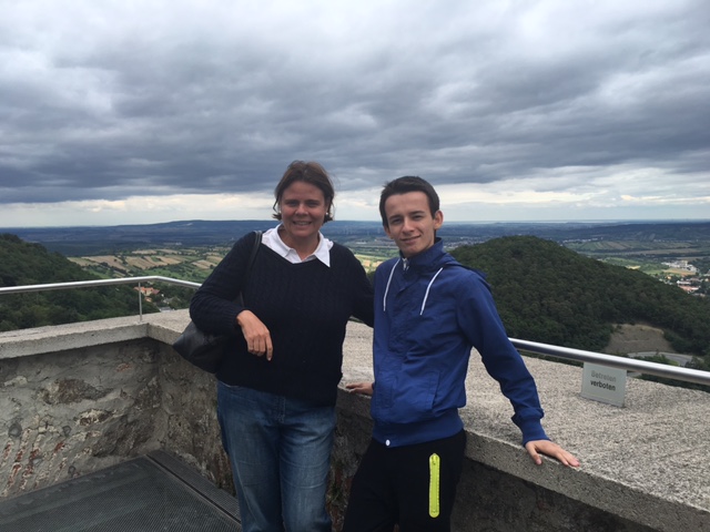 Eine beeindruckende Aussicht ins Burgenland von Burg Forchtenstein.
