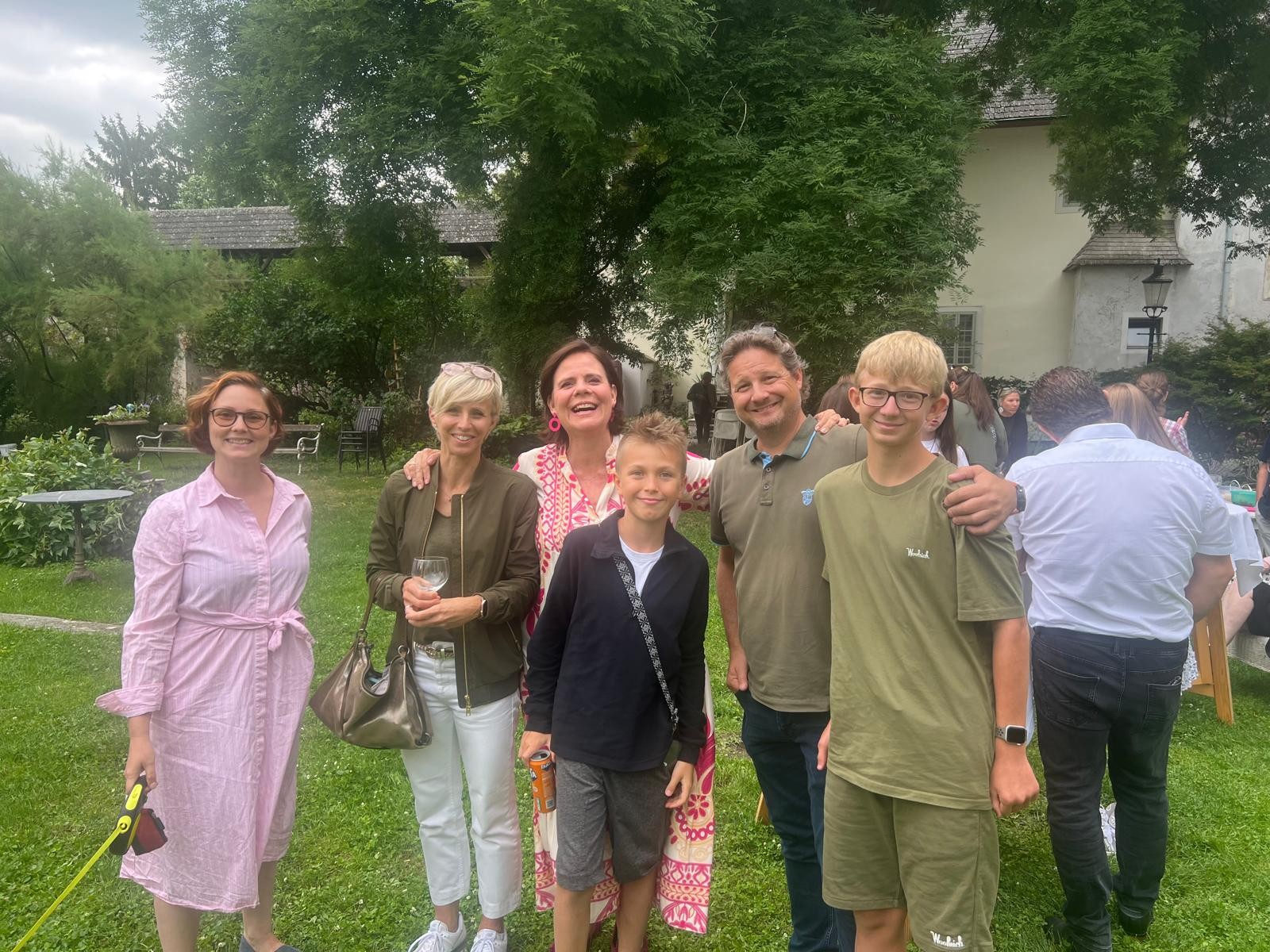 Der obligate Empfang im Schlosspark am Sonntag.