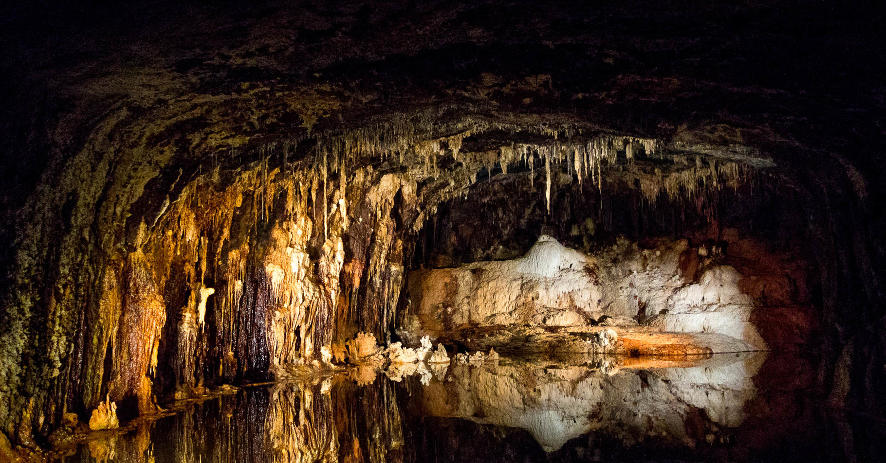G Ulydighed Serrated Grottoes Iighting & Caves Lighting - Aktivraum Light Art