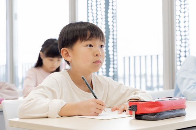 最近、お子さんの姿勢が気になることはありませんか？