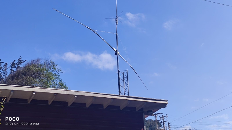 Dipolo rigido hf  10-20-40 mts.   Rango  28 -14-7mhz. Largo total 10.50mts . 700 w  ...Valor modelo $ 300.000 