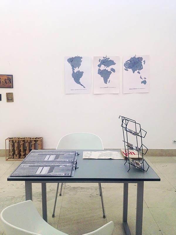  Šejma Fere, I saw unseen, installation view, tourism and mass media appropriation.Foto: Milan Kralj, 2012
