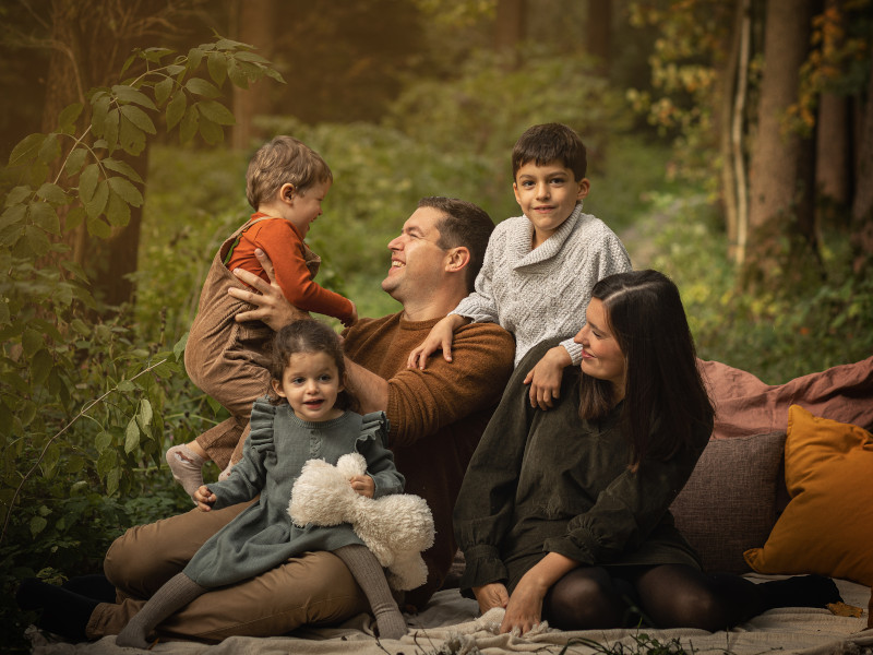 Familie auf Picknickdecke in Landshut