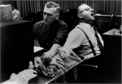 Bild aus Milgrams 1962 veröffentlichtem Dokumentarfilm "Gehorsam" - Courtesy Google Images (http://antoncalia.blogspot.com/)