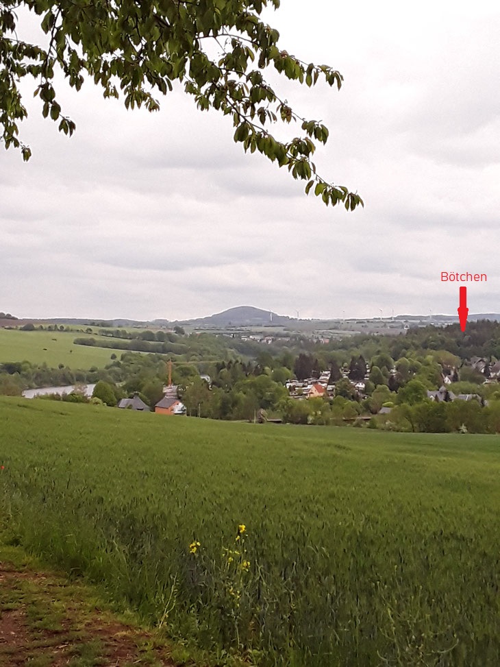 Blick über Paulsdorf hinweg zum Bötchen  (vom "Zubringerweg" zum Paulsdorfer Kirchweg)