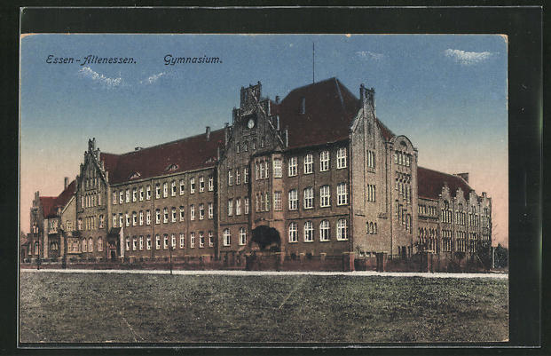 Gymnasium Altenessen, 1920iger Jahre  (Foto: https://www.ansichtskartenversand.com/ak/91-Alte-Ansichtskarte/3363-Stadtteile/9352026-AK-Essen-Altenessen-Gymnasium-in-der-Gesamansicht)