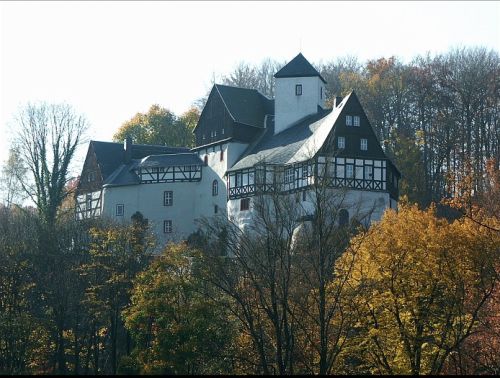Burg Rauenstein - Blick vom Flöhatal aus (Bild: www.alleburgen.de)