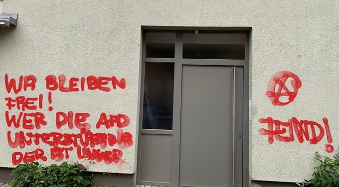www.twitter.com / "Wer die AfD unterstützt, der ist unser Feind!" Druck auf MP Kemmerich. Das ist sein Wohnhaus.