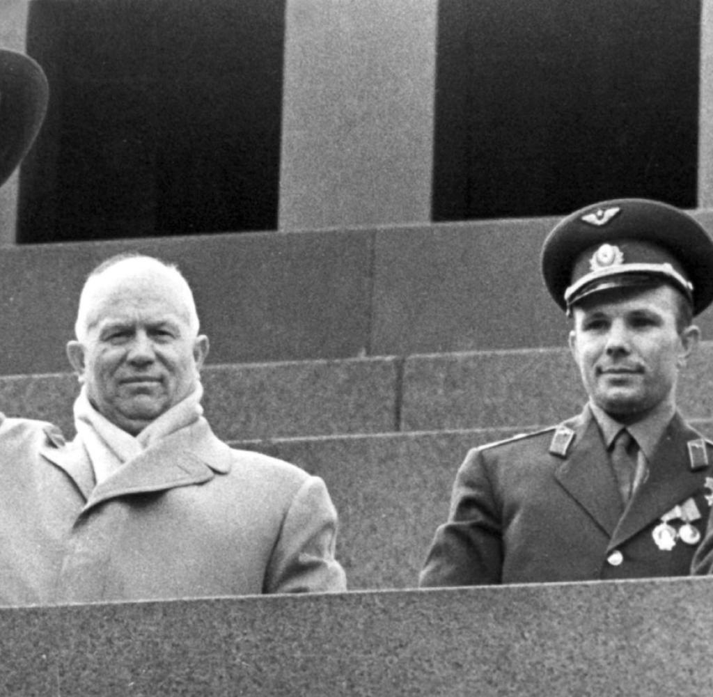 Nikita Chrustschow und Juri Gagarin / www.welt.de