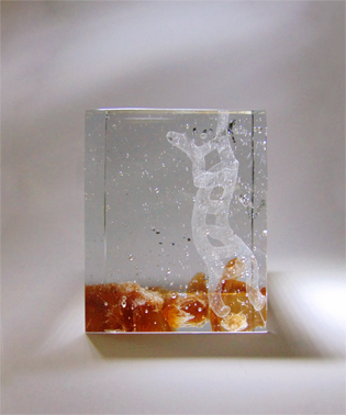 Himmelsleiter II, farbiges Glas und Kristall, 17 x 14 x 14 cm