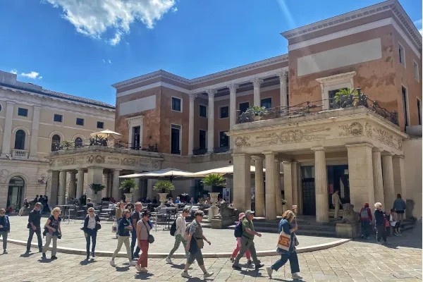 ERASMUS-Studentin und DIG-Vorstandsmitglied Maria Masala begeistert für Padua und das italienische Leben mit ihrer Erfahrung via Zoom direkt aus Italien
