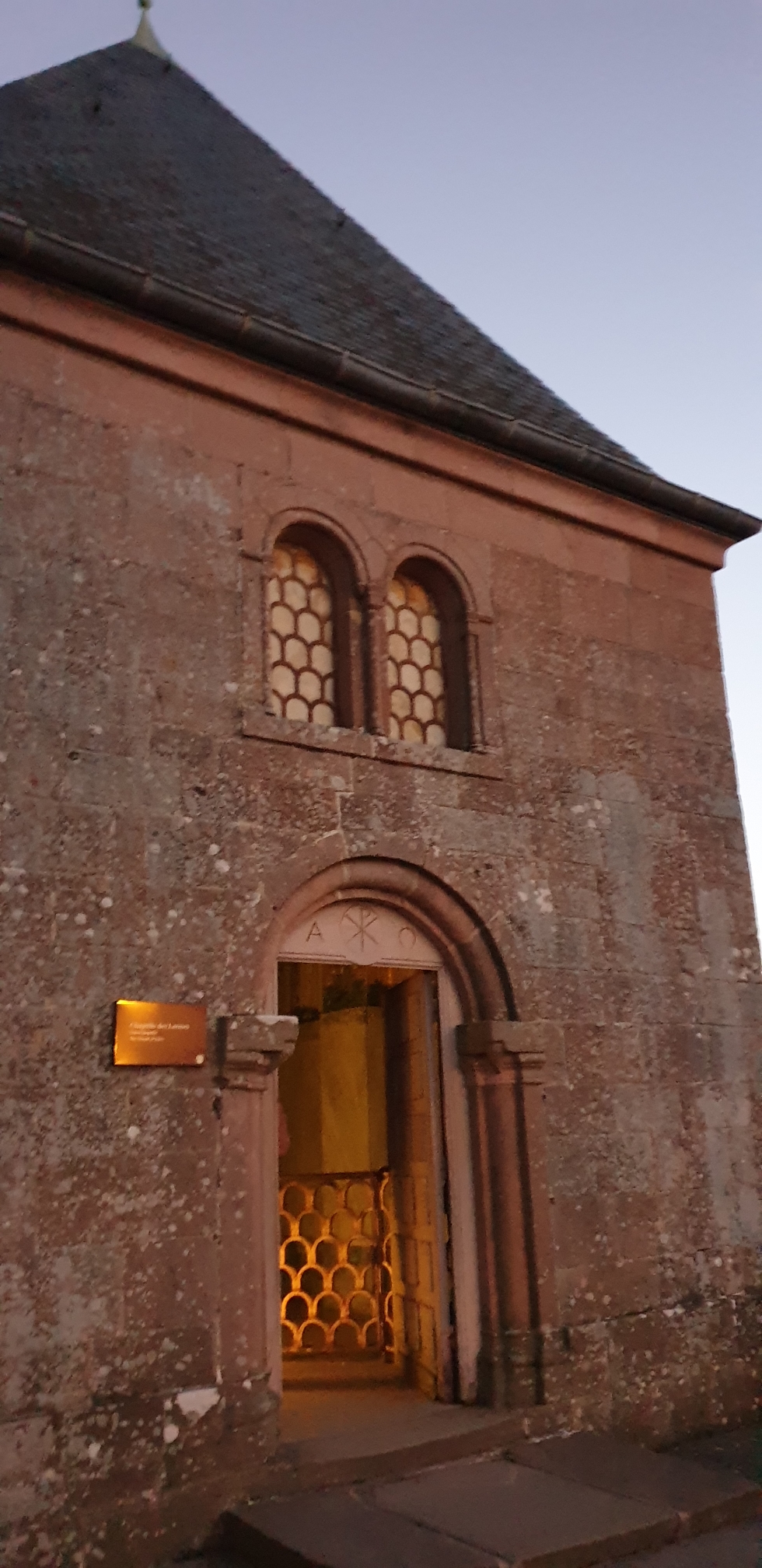 Geöffnete Tränenkapelle