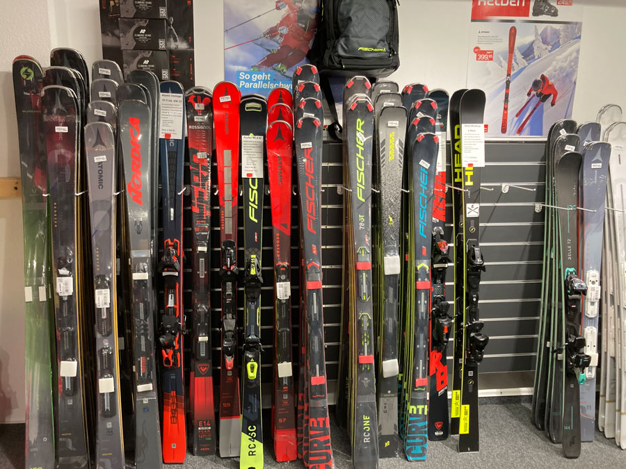 Aktuelle Kollektion Skier führender Hersteller bei Sport Thaler.