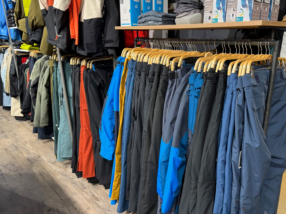 Skihosen Damen und Herren, Jacken, Underwear, Layer etc.