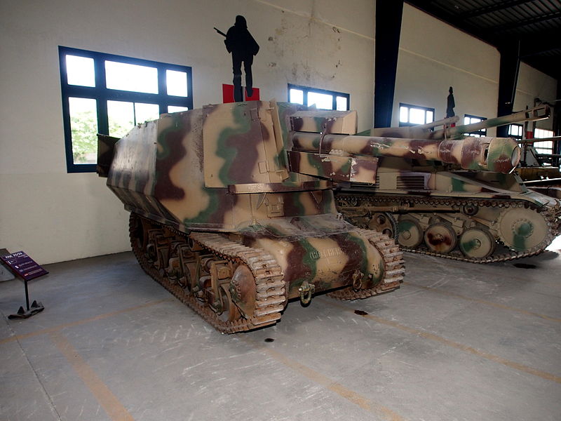 Saumur musée des blindés Marder sur chassis Hotchkiss H39