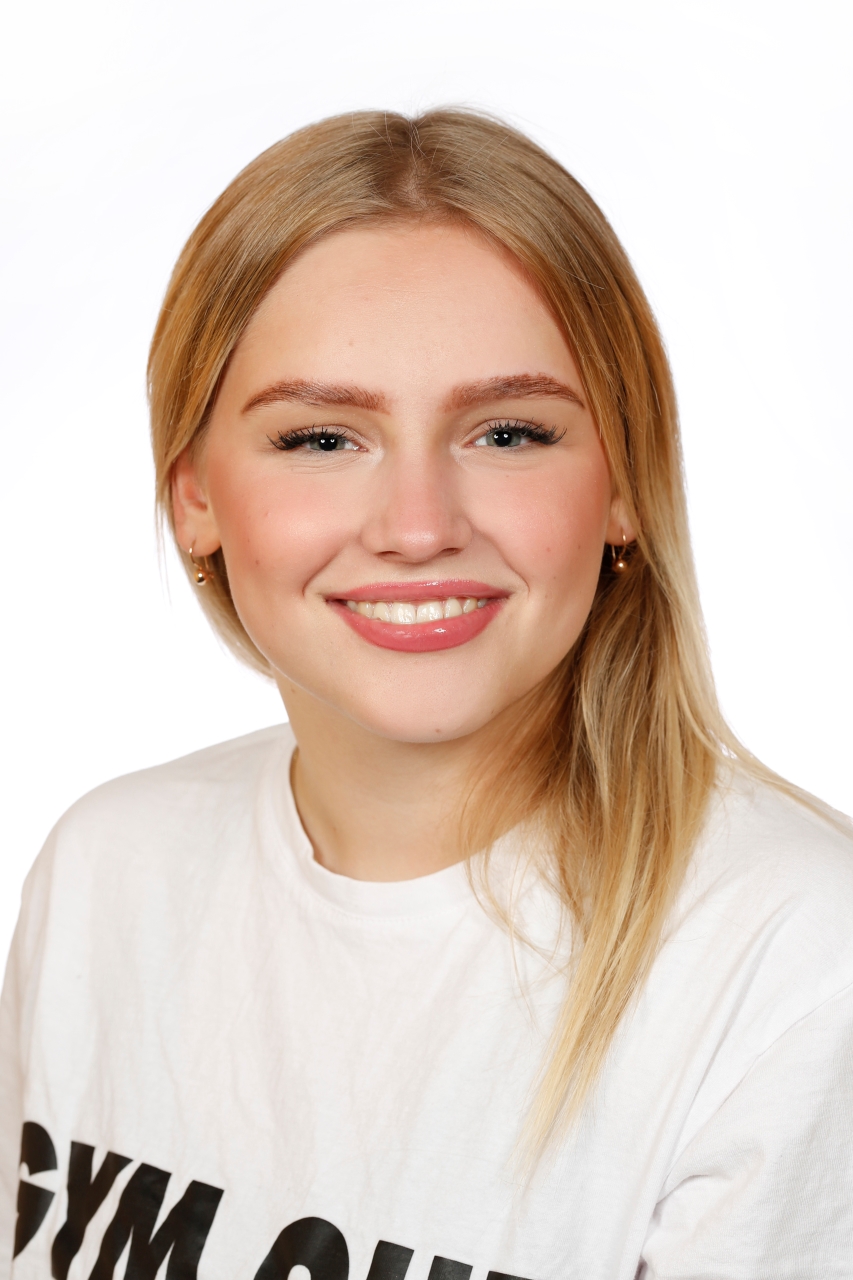 Lena - Auszubildende Fitnesskaufrau