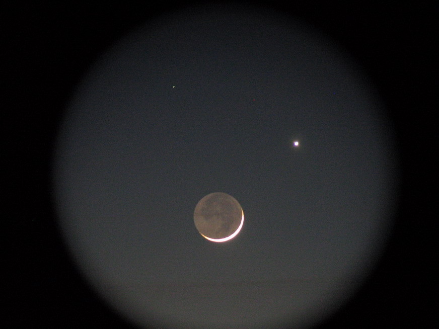 Luna y Venus con prismáticos 12x80, canon G3 en afocal