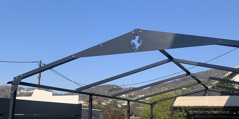 Contactez nous pour la fabrication et l'installation de votre abri voiture, fiable et mobile sans autorisation préalable.