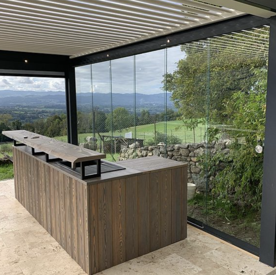 Installer une pergola bioclimatique en hiver en Savoie, Haute-Savoie, Isère et Ain : anticiper les beaux jours