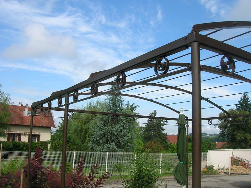 pergola en fer forgé, treille, autoporté ou adossé à la maison