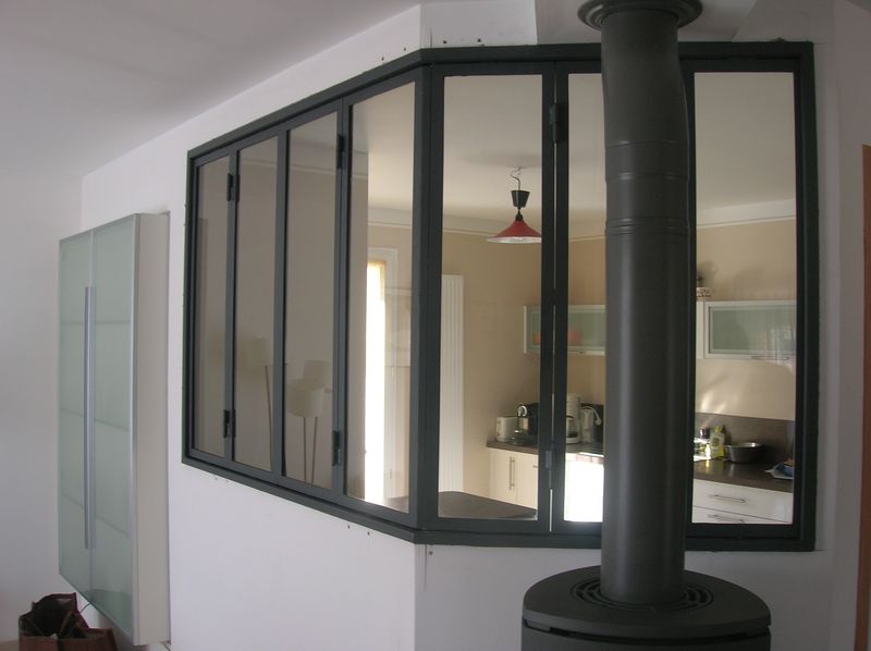verrière d’intérieur style atelier pour une séparation cuisine, salle à manger.
