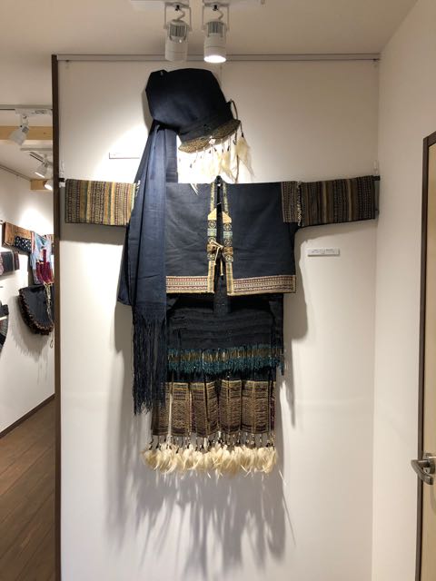 中国少数民族衣装展、展示紹介 - mori-koya ページ！