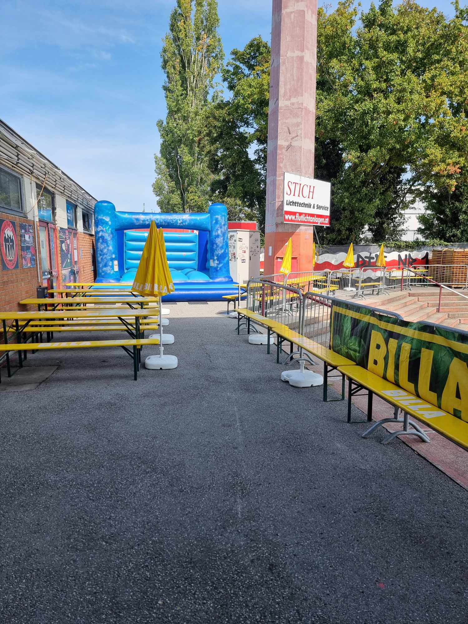 In der Kurve gab es sogar eine Hüpfburg