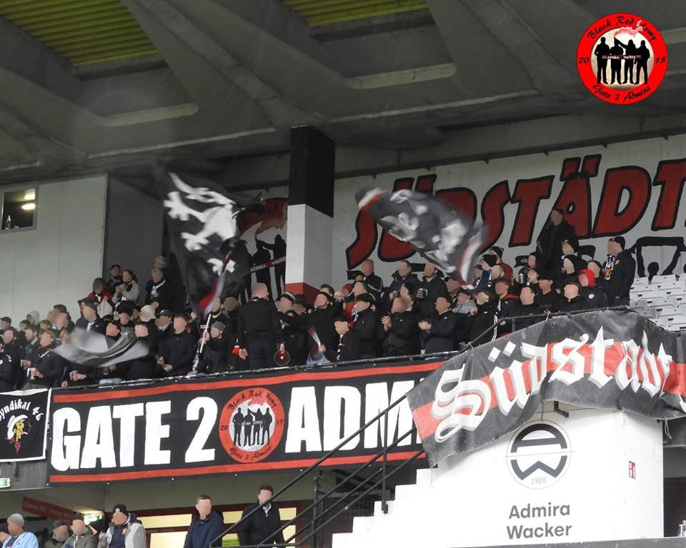 Die Fans der Admiraner zog es aufgrund des Wetters auf die Haupttribüne