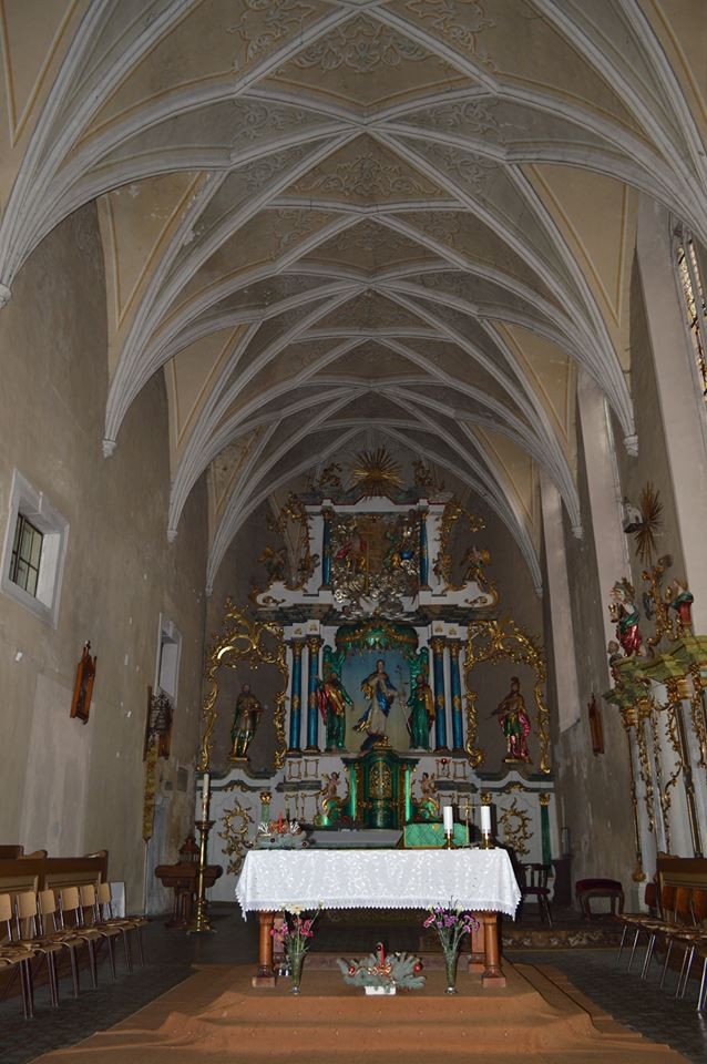 Altar principal şi sanctuar