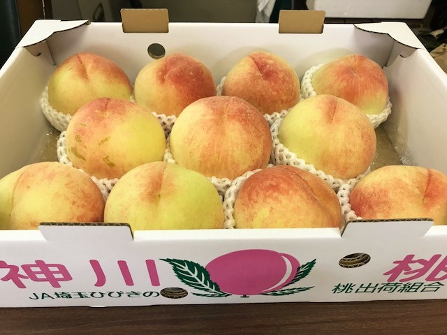 埼玉県神川町から、大きな桃が届きました♪