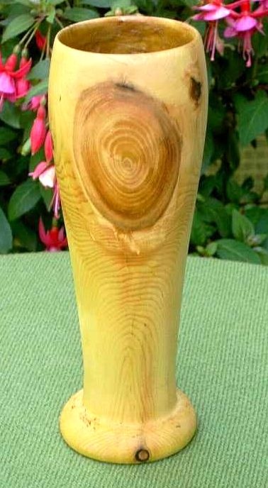 klassische Form aus Zirbelholz