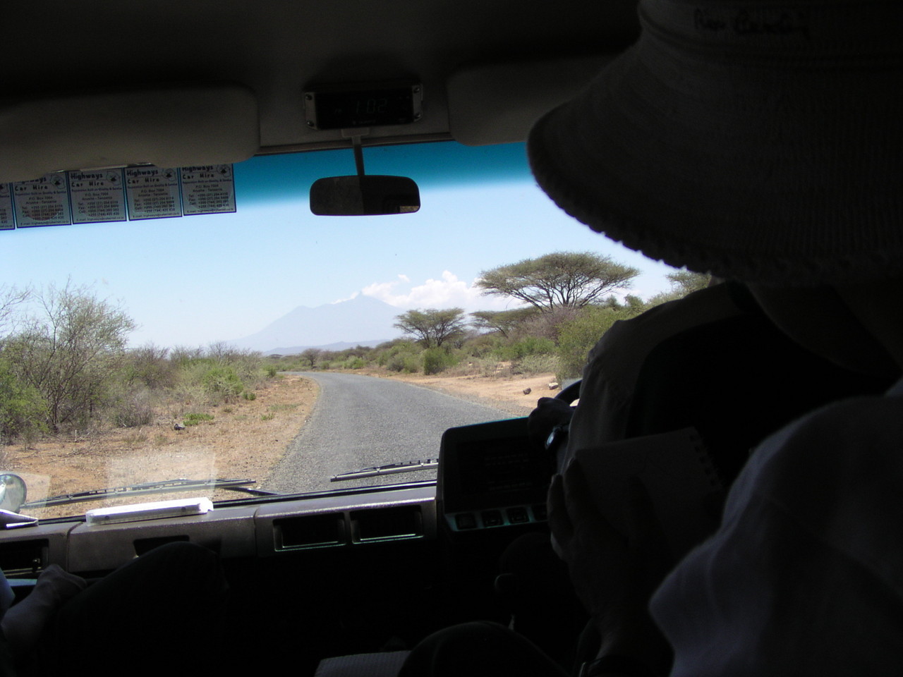前方にタンザニア第2の高峰メール山