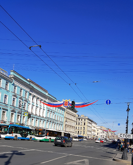 Der weltberühmte Newski-Prospekt in St. Petersburg