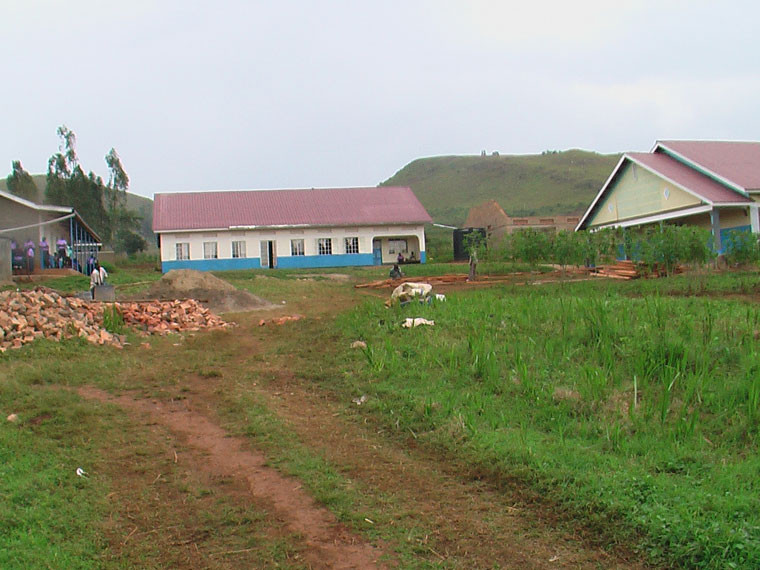 Als nächstes stand ein Besuch der Schule "Rwera mixed and the school for the deaf" in Ntungamo auf dem Programm, ...