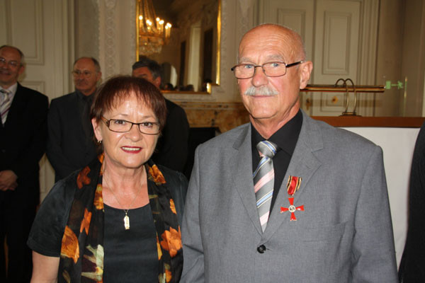 Gerhard Ehrenreich mit Bürgermeisterin Frau Marion Schäfer