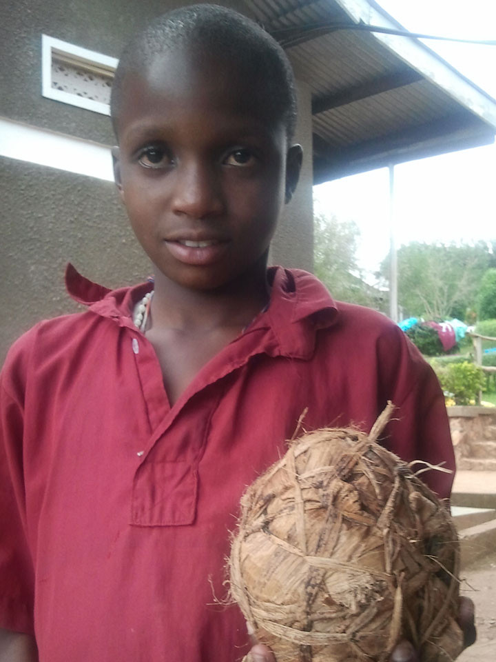 ...wieder zu unseren gehörlosen Kindern in Uganda.