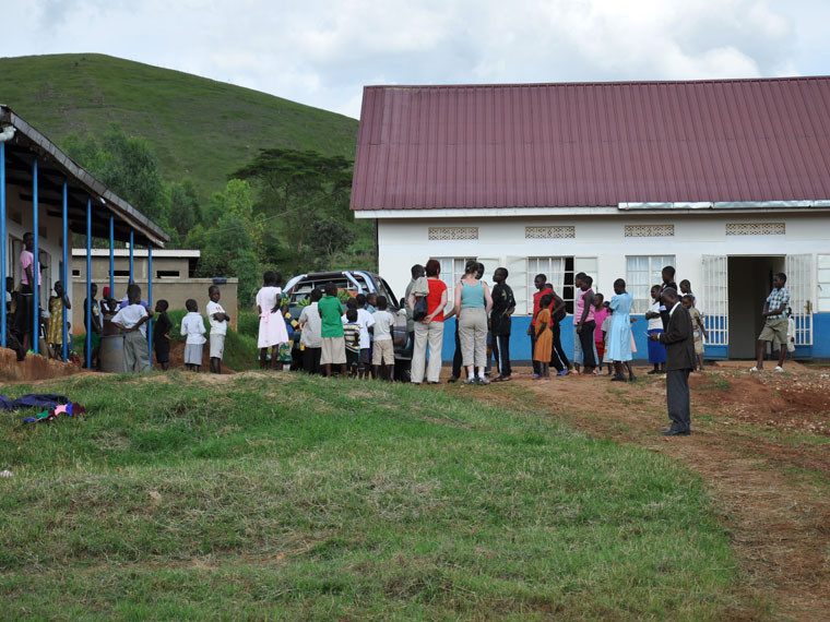 Vier holprige Autostunden entfernt in der "Rwera mixed and the school for the deaf" in Ntungamo...