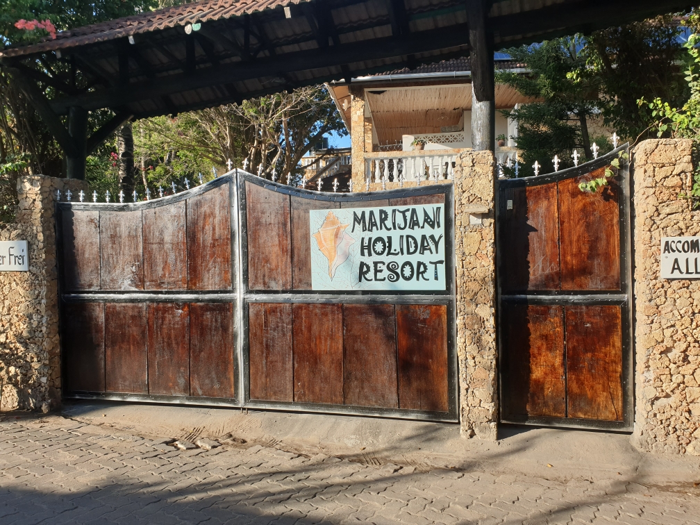 Entrée du Marijani Holiday Resort, Watamu Village Road, près de la plage de Watamu / Watamu Beach