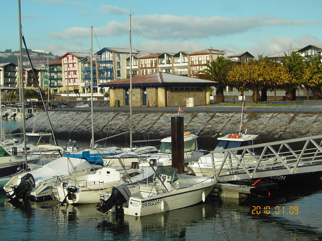 Port Sokoburu sous le soleil