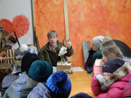 Interessierte Naturdetektive bei der Einstimmung auf das Thema (Foto: Annelore Schneider)