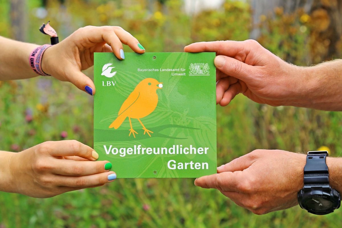 Plakette Vogelfreundlicher Garten (Foto: Carola Bria)