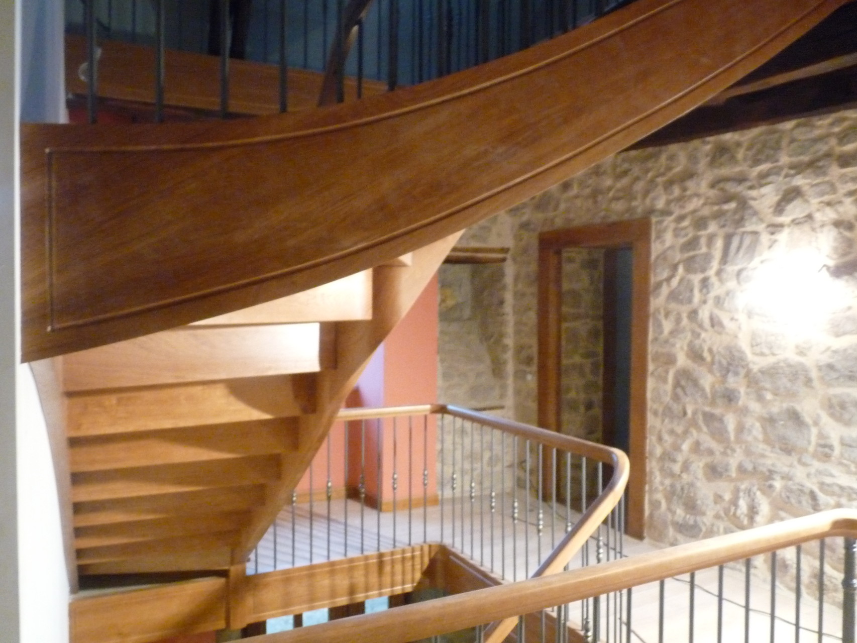 Entreprise MARTY Joël - Aveyron (12) - Escalier débillardé en chêne N°2