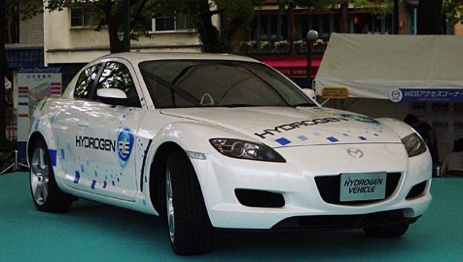 Auch Mazda stellte ab 2003 eine ökologische Antriebsvariation in Serie her. Der Mazda RX-8 ist als "Hydrogen RE" auch mit Wasserstoff-Wankelmotor zu haben.