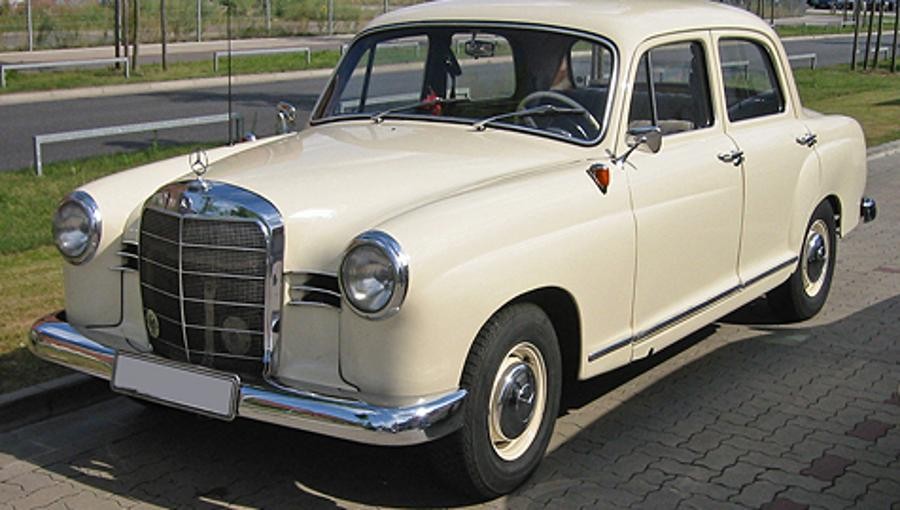 In den 1950er Jahren begann auch der Siegeszug des Dieselmotors. Das erste erfolgreiche Diesel-Modell war der "180 D" von Mercedes (ab 1956). Heute hat beinahe jeder Hersteller auch Modelle mit Diesel-Antrieb im Programm.