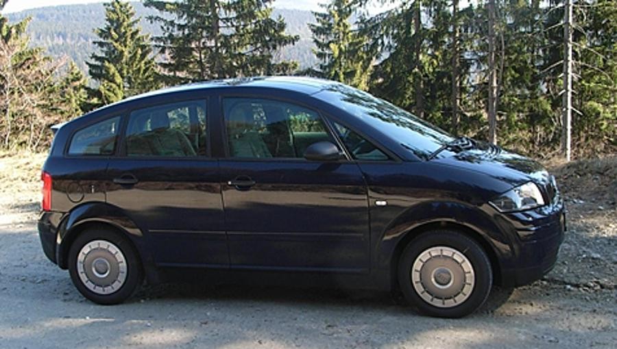1913 stellte die Audi-Vorläuferfirma NSU mit dem "8/24" das erste Auto mit Aluminium-Leichtbau-Karosserie vor. In Großserie ging diese Bauart erst 1999 mit dem "Audi A2".