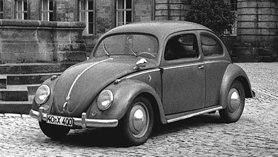 Bis 2003 verließen 21,5 Millionen Fahrzeuge die Fließbänder. Der "New Beetle" von VW soll seit 1997 an die Autolegende "Käfer" erinnern, hat mit diesem aber nicht mehr viel gemein.