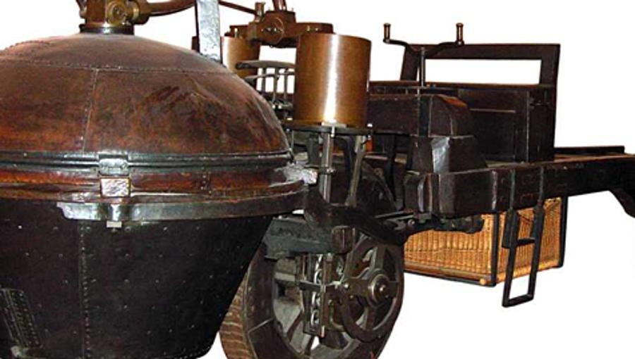Der Militäringenieur Nicholas Cugnot (1725-1804) entwickelte die Idee weiter und stellte 1769 eine Art dampfgetriebene Zugmaschine vor, den Dampfwagen "Fardier".